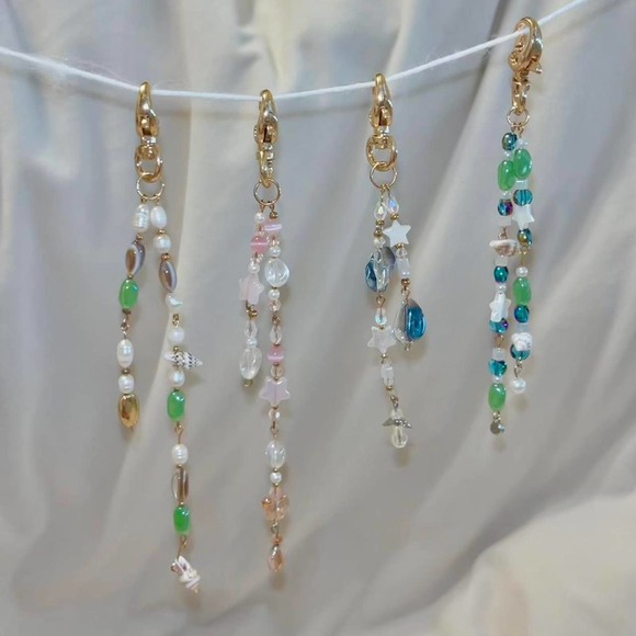 kawaii island girl custom keychains - Picture 1 of 2